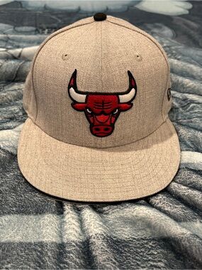 New Era Grey Hat with Red Chicago Bulls Logo